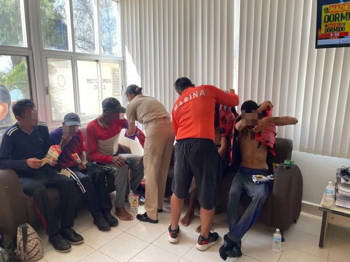 Marina rescata a 14 cubanos en inmediaciones del puerto de abrigo de Progreso