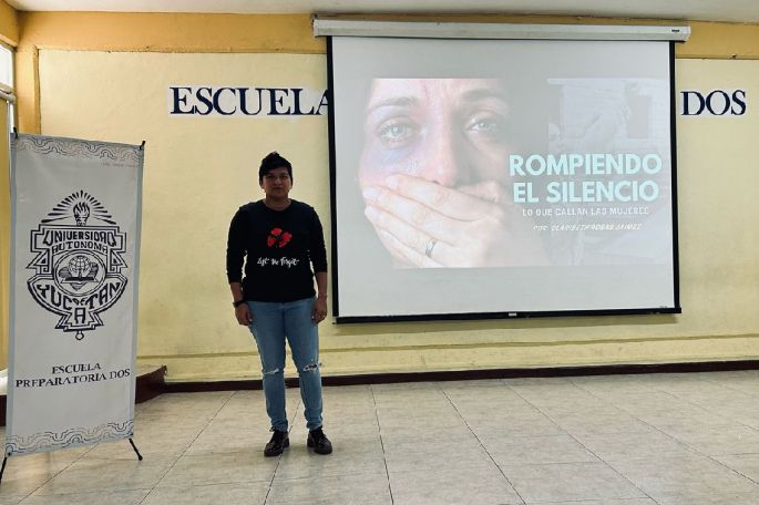 Realizan la charla “Rompiendo el Silencio” en la Preparatoria Dos de la UADY
