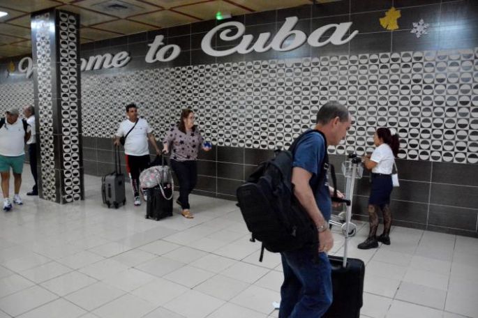Desde ayer, todos los cubanos que ingresen al país deberán hacerlo con pasaporte vigente