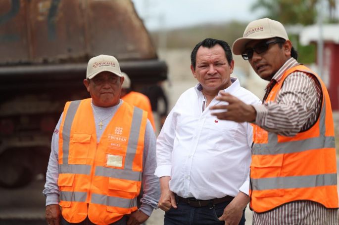 Llevan Plan Bienestar al sur de Mérida para pavimentar calles