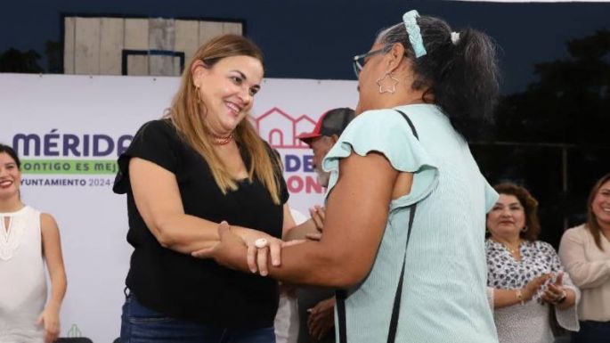 Entrega Cecilia Patrón sillas de ruedas, bastones y andadores para cuidar de las personas mayores en Mérida