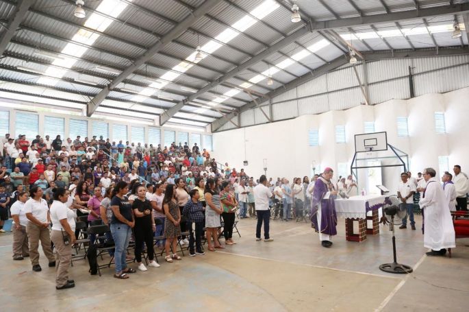 Reciben en el Cereso de Mérida misa por el Jubileo