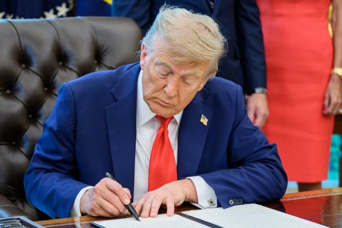 Trump presume que lo llamen “Presidente de Europa” 