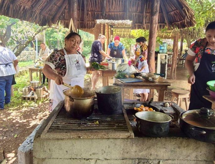Cocineras y cocineros de Yucatán se certifican en gastronomía tradicional