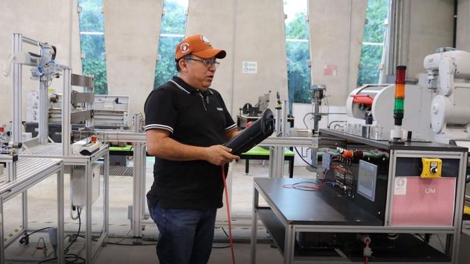 A sus 54 años, yucateco rompe barreras y estudia en Canadá