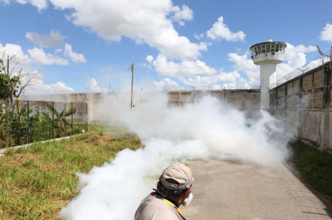 Realizan operativo de fumigación en el Cereso de Mérida
