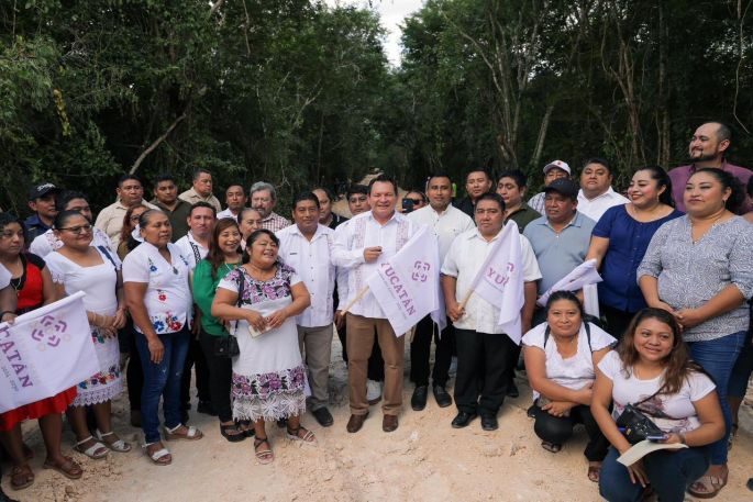 Gobernador Joaquín Díaz Mena cumple compromiso con familias de Temozón y Chemax