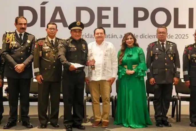 Gobernador Joaquín Díaz Mena reconoce a elementos de la SSP por años de servicio y méritos