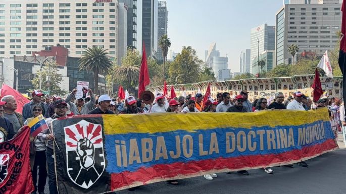 Marchan en CDMX contra la intervención extranjera en  Venezuela
