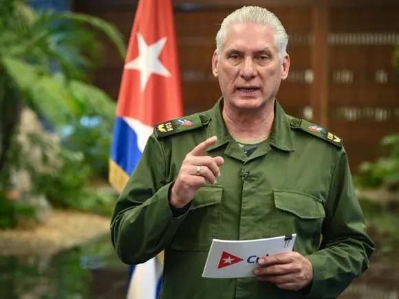 Trump insta a Cuba a “llegar a un acuerdo antes de que sea demasiado tarde”