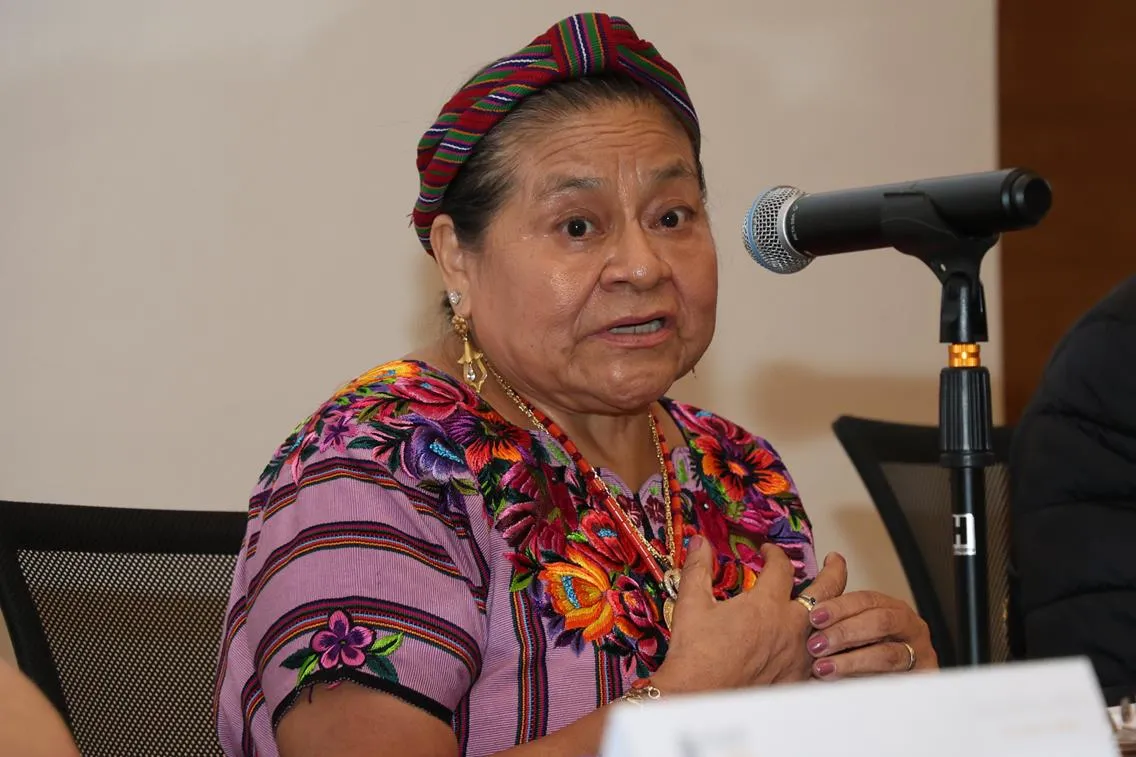 Estudiantes de UADY comparten con Rigoberta Menchú el respeto y comprensión de la cosmovisión maya