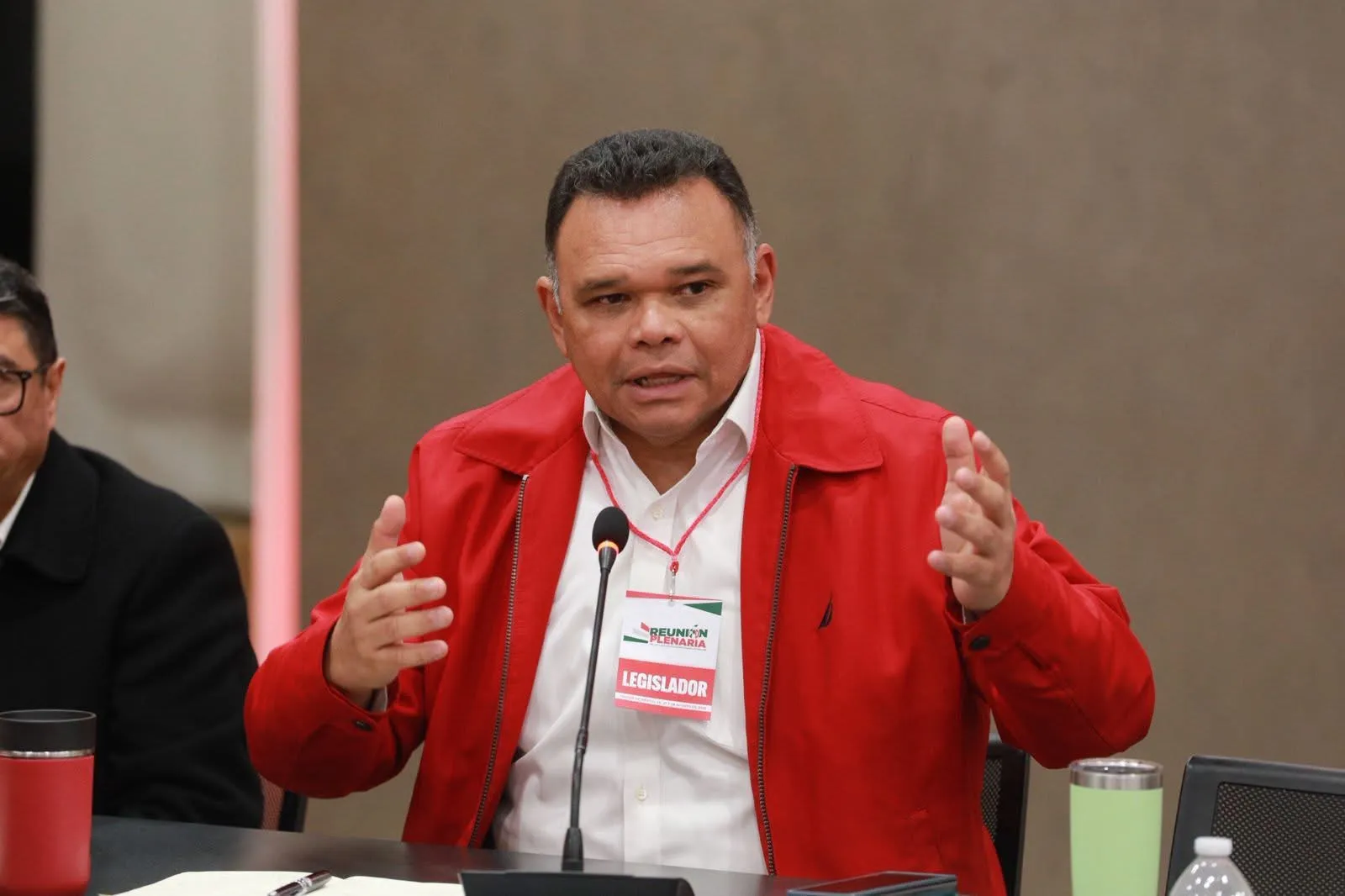 Zapata Bello critica MORENA, cuestiona obras emblemáticas y dice que reproducen el caudillismo de Santa Anna