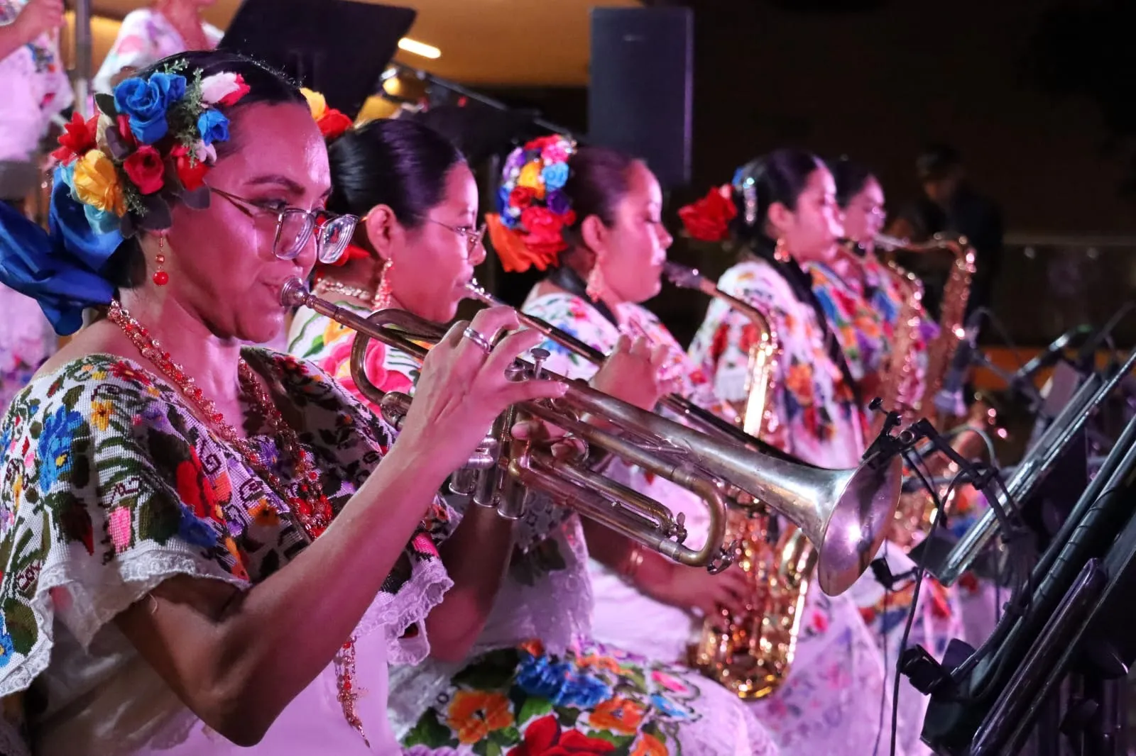 Reafirma su respaldo al talento de las mujeres en la jarana yucateca