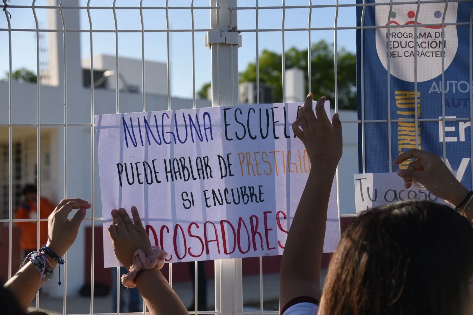 Denuncian acoso y difusión de fotos íntimas en prepa de Mérida