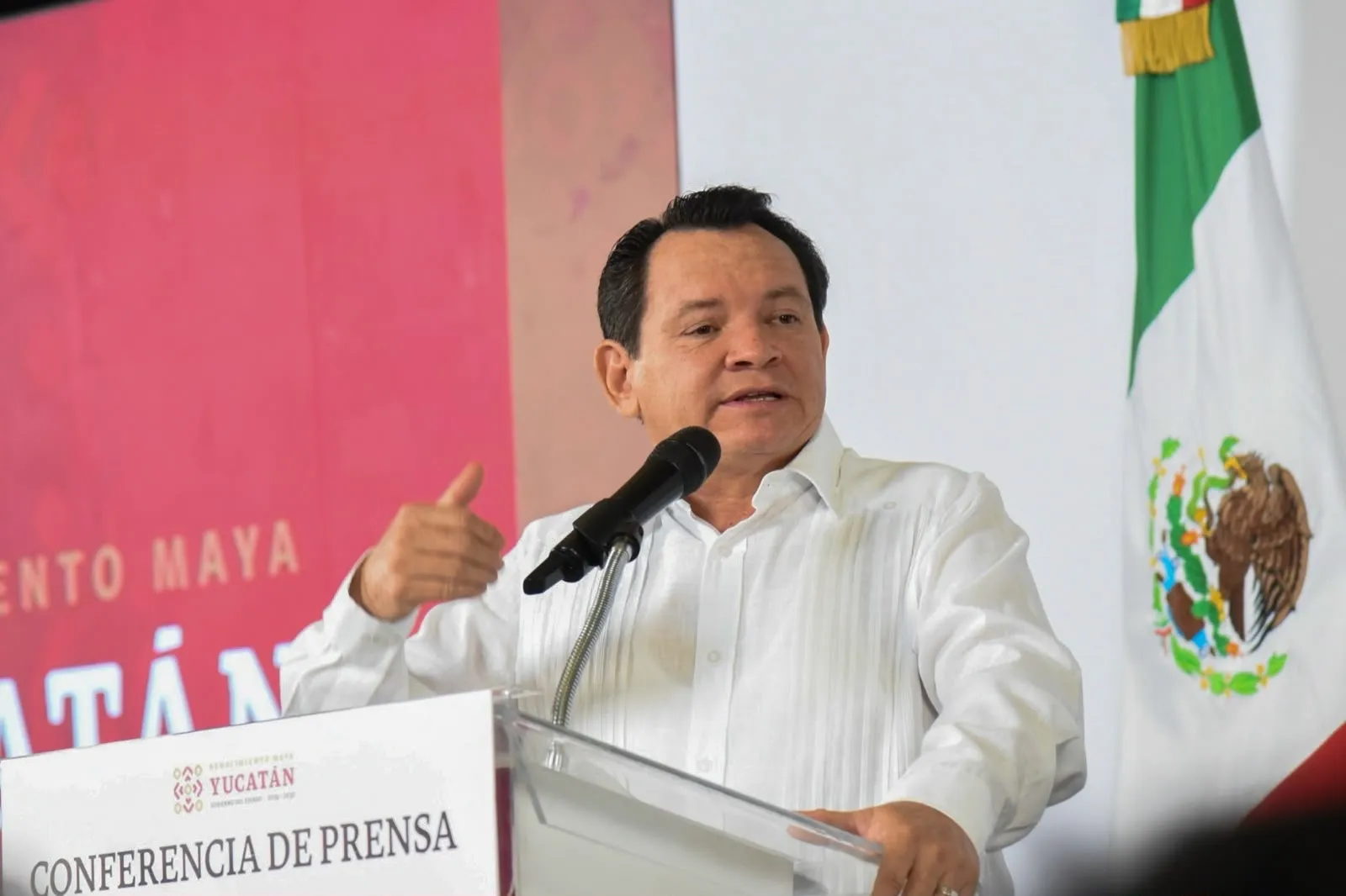 Huacho Díaz Mena lanza advertencia a su gabinete rumbo a las elecciones