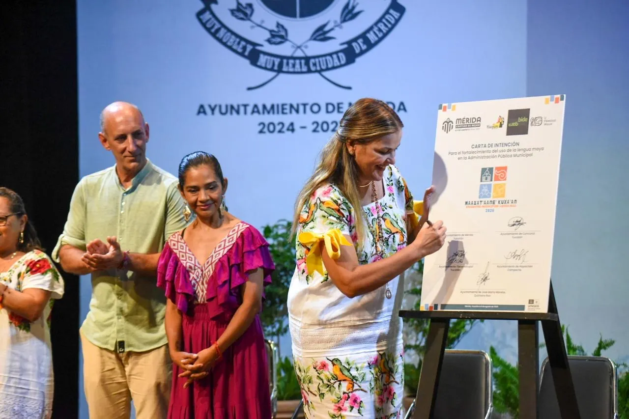Firman carta para llevar la lengua maya a la vida pública