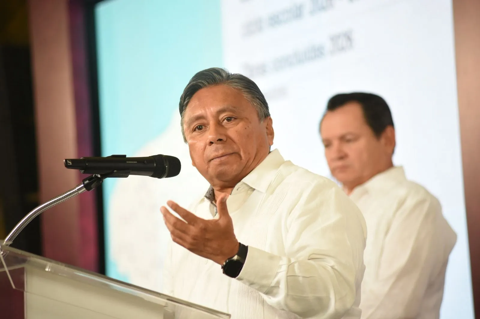 Yucatán busca sacar del rezago educativo a 10 mil personas este año