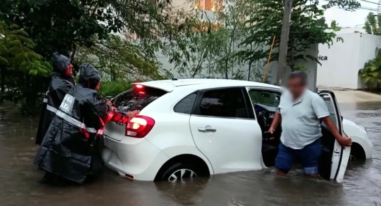 Lluvias ponen en jaque a Mérida: 150 reportes y zonas donde ni dos pozos logran desalojar el agua