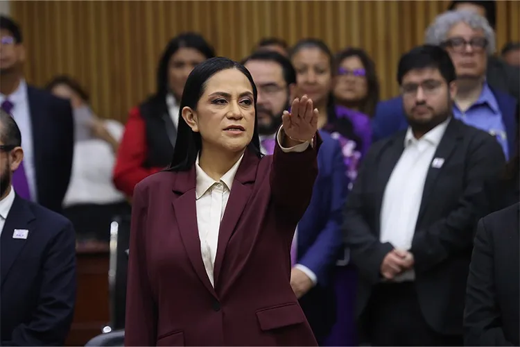 “Morena cumplirá la ley y cuidará que quienes aspiren a representarnos estén a la altura de la confianza ciudadana”: Ariadna Montiel Reyes