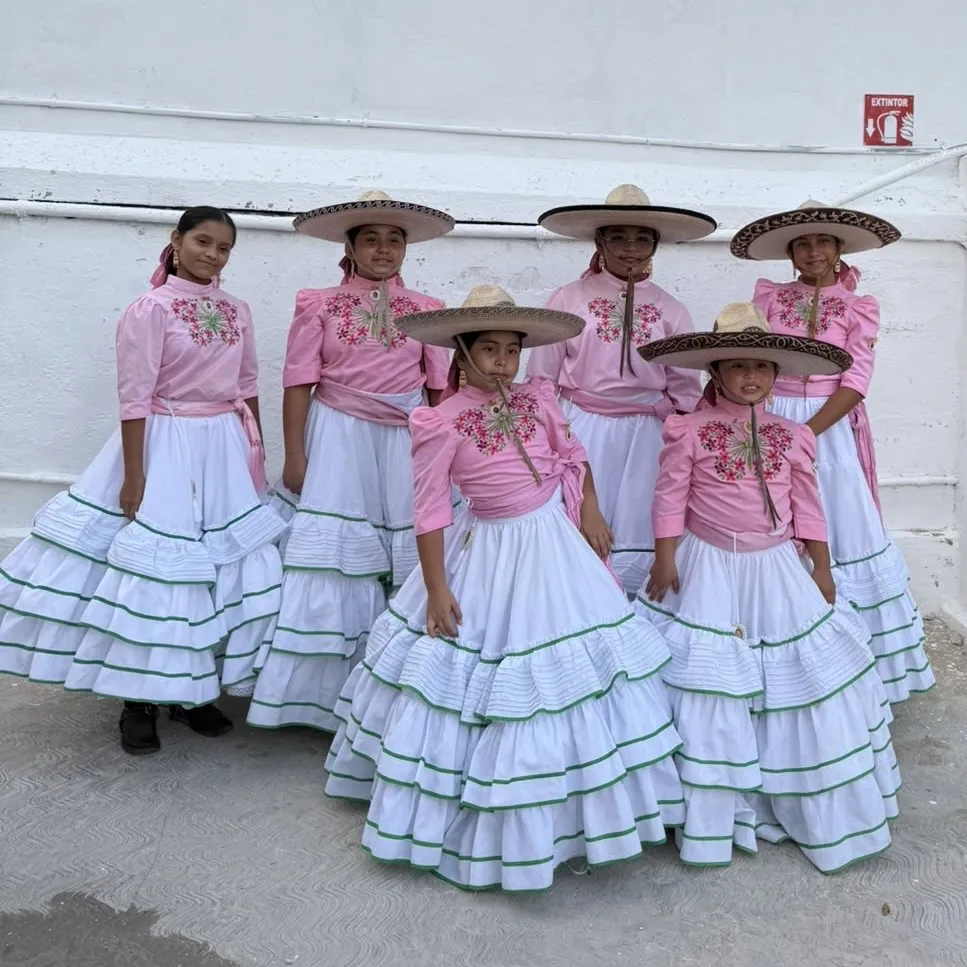 Esencia Charra SMK debuta con orgullo en el desfile del Día del Charro