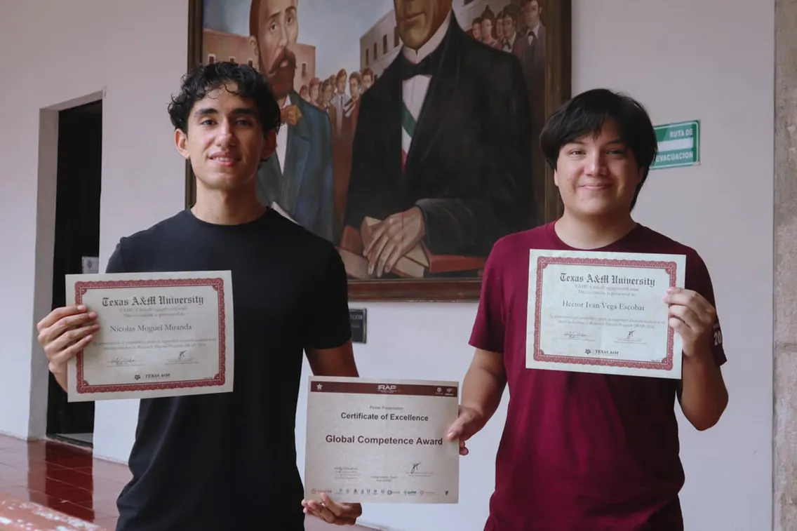 Estudiantes de la UADY destacan en programa internacional de investigación