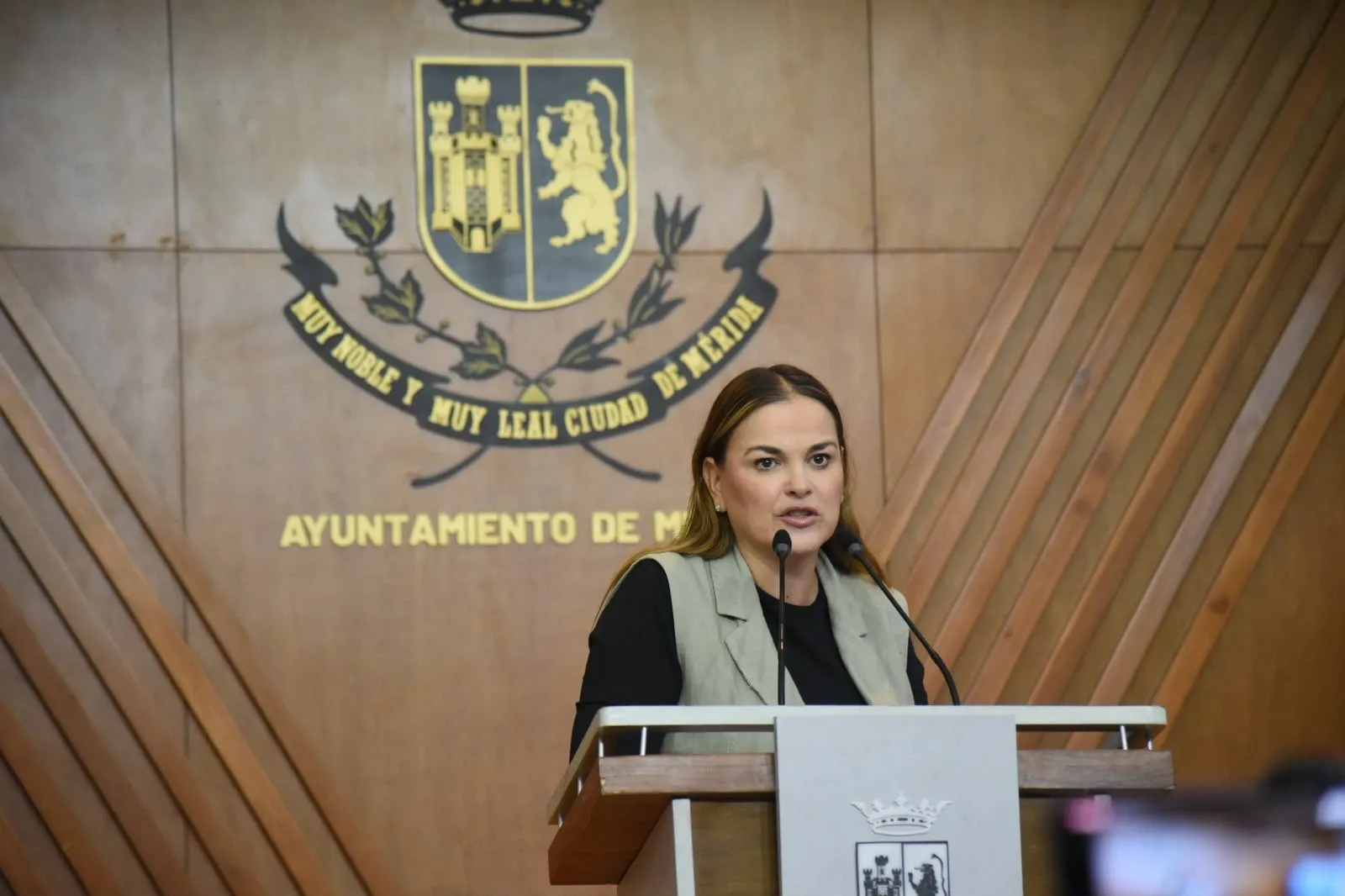 Cecilia Patrón pide a meridanos denunciar a falsos inspectores