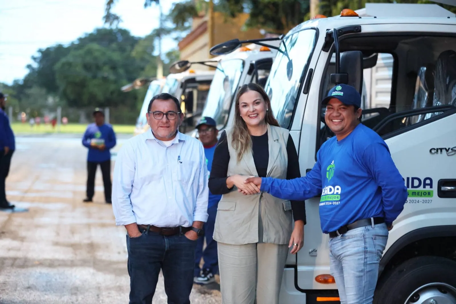 Cecilia Patrón refuerza obras públicas en Mérida con cuatro nuevos camiones