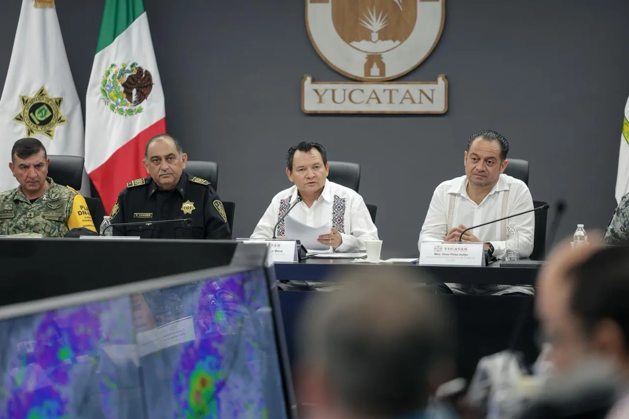 Yucatán suspende actividades no esenciales y educativas en nueve municipios por Isaías
