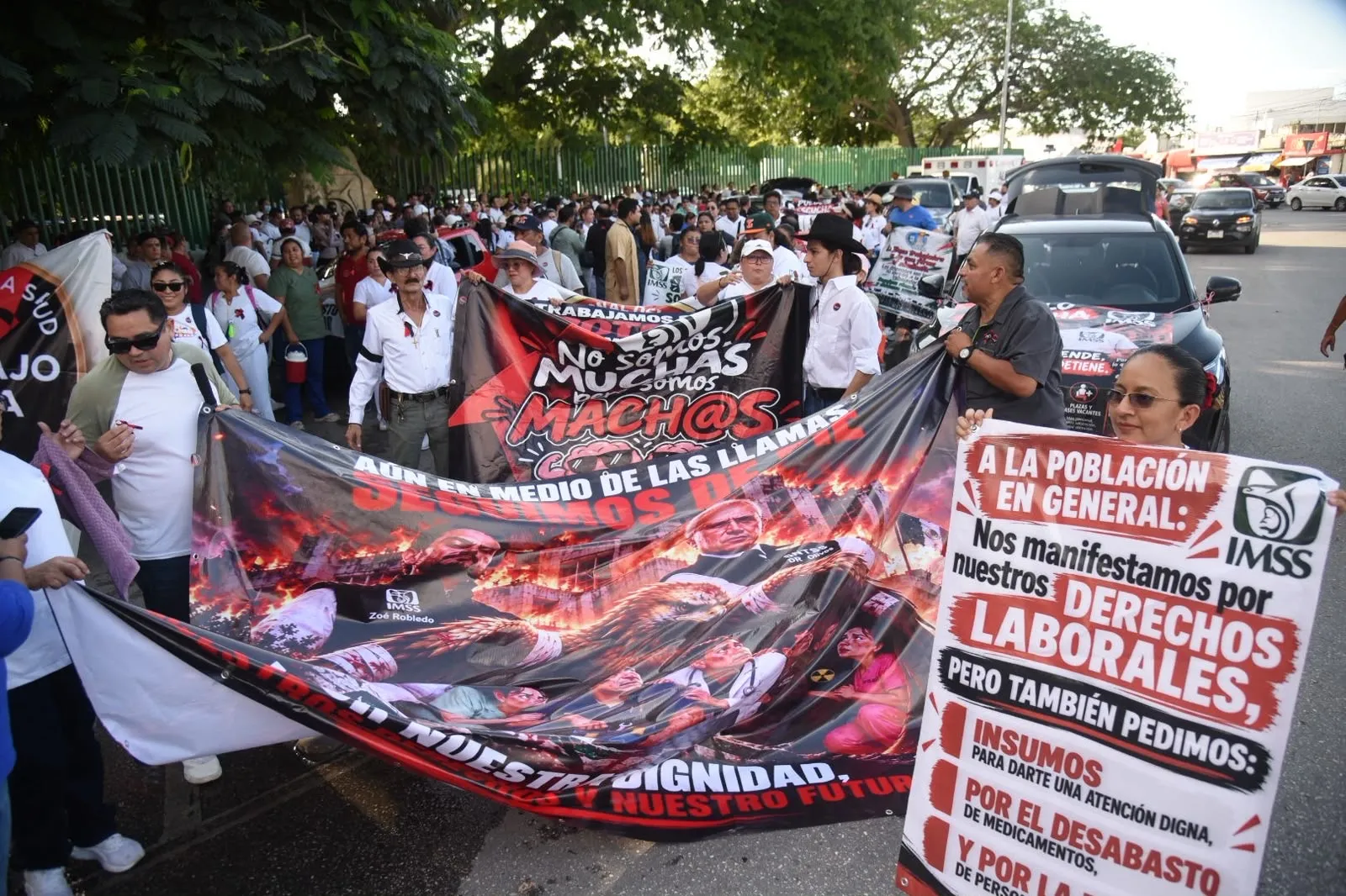 Trabajadores del IMSS marchan en Mérida por falta de insumos y personal
