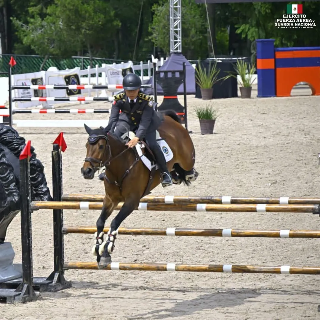 Jinetes del Ejército Mexicano destacan en competencia ecuestre; conquistan primer lugar y subcampeonatos